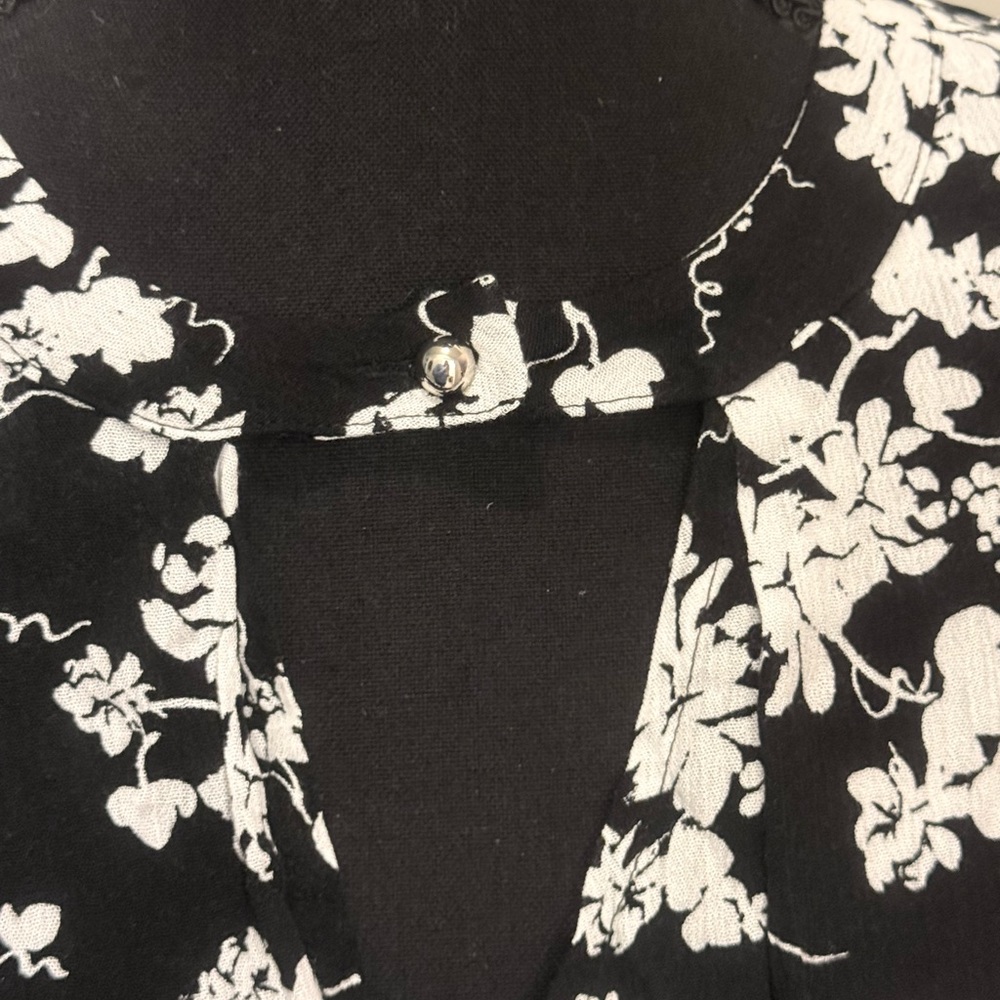 Lane Bryant Monochrome Floral Top - Picture 2 of 4